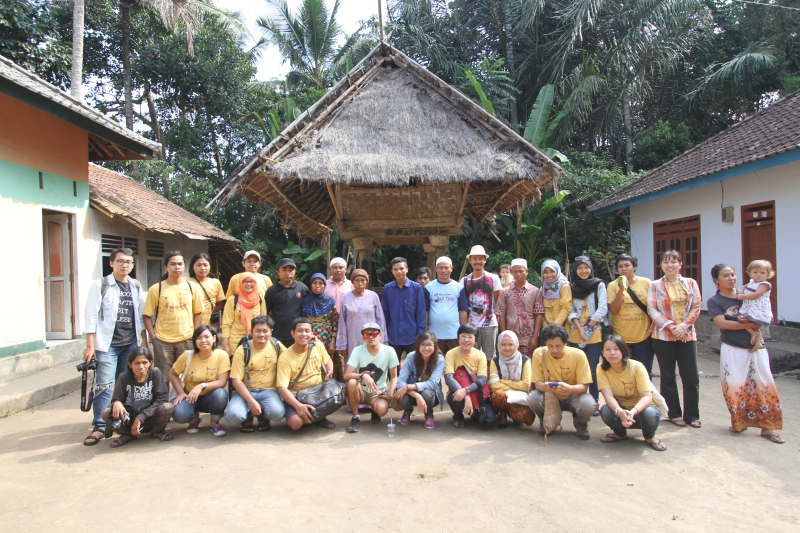 Foto bersama peserta Jelajah Negeri Tembakau, Lombok.